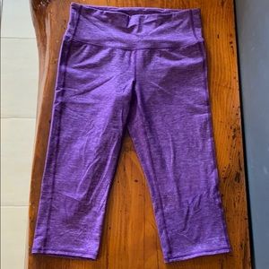 ATHLETA CAPRIS LEGGINGS - PURPLE